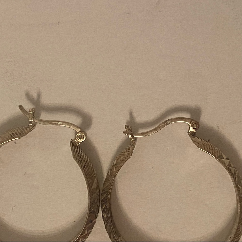 EARRINGS STERLING SILVER 925 HOOPS DIAMOND CUT DESIGN 1” HINGED SNAPBACK 4.2 g - Picture 7 of 8